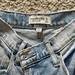 Abercrombie & Fitch Ultra High Rise 90s Curve Love Jeans